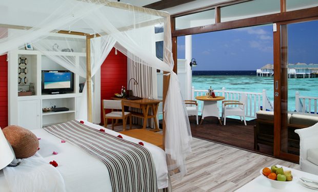 1140x435 Maldives 04 Luxury Sunset Water Villa 11 S