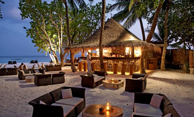 Moofushi Maldives Totem Bar 3